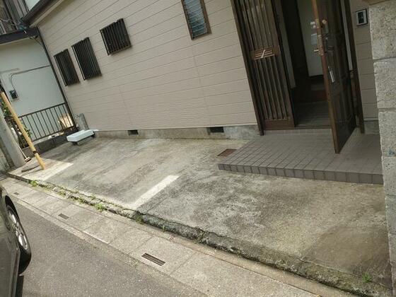 駐車場　小型車のみ