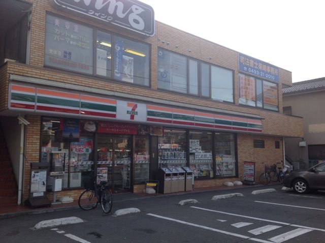 コンビニ　セブンイレブン（コンビニ）まで300m