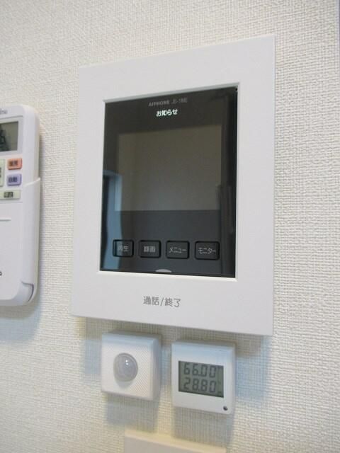 セキュリティ　来訪者の姿を確認できるＴＶモニター付インターホン設置済です！
