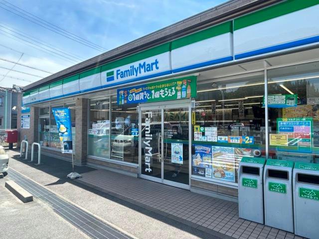 コンビニ　ファミリーマート十一屋三丁目店（コンビニ）まで1119m