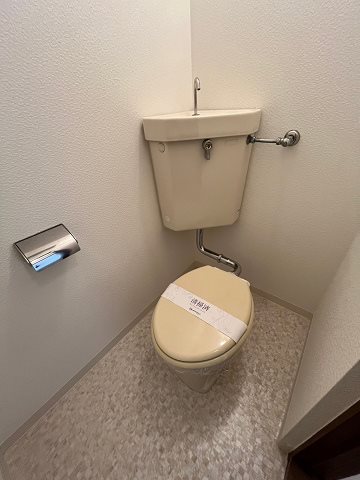 トイレ　落ち着いた色調のトイレです