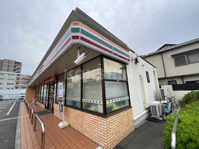 コンビニ　セブンイレブン（コンビニ）まで255m