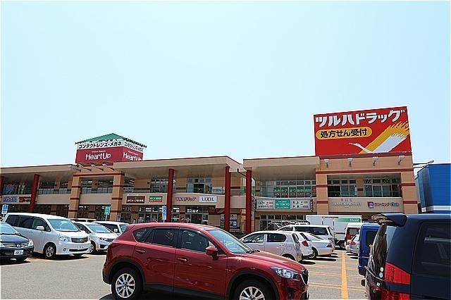 ドラックストア　ツルハドラッグ御所野店（ドラッグストア）まで500m