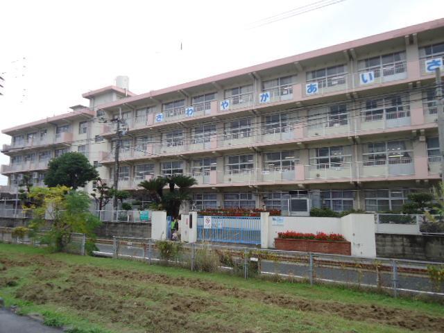 小学校　北九州市立本城小学校（小学校）まで1300m