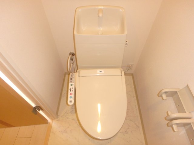 トイレ　他のお部屋の参考写真となります。