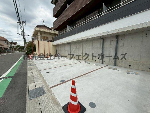 駐車場　駐車場があるので、車を買う予定の方も安心です