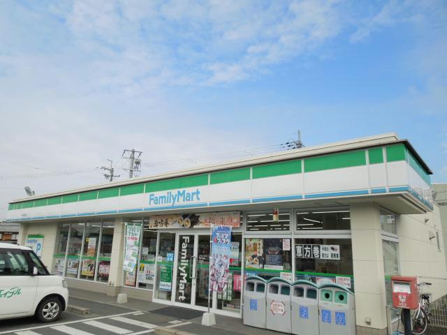 コンビニ　ファミリーマート甲西三雲店（コンビニ）まで665m