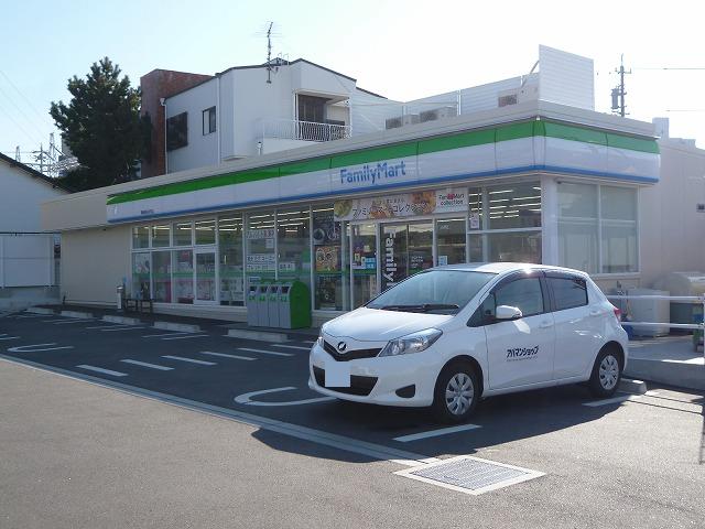 コンビニ　ファミリーマート（コンビニ）まで750m