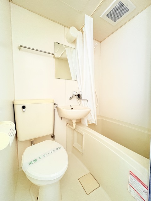 トイレ　お掃除しやすいユニットバスです☆