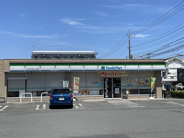 コンビニ　ファミリーマート八王子下柚木二丁目店（コンビニ）まで687m