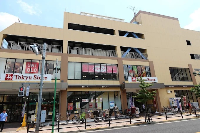 ホームセンター　ダイソー上池台東急ストア店（ホームセンター）まで389m