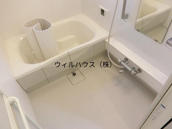 バス・シャワールーム　浴室乾燥機、追焚機能付の広々バスルーム！
