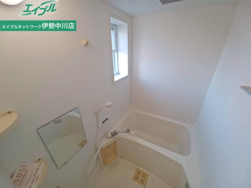 バス・シャワールーム　別部屋反転参考写真です