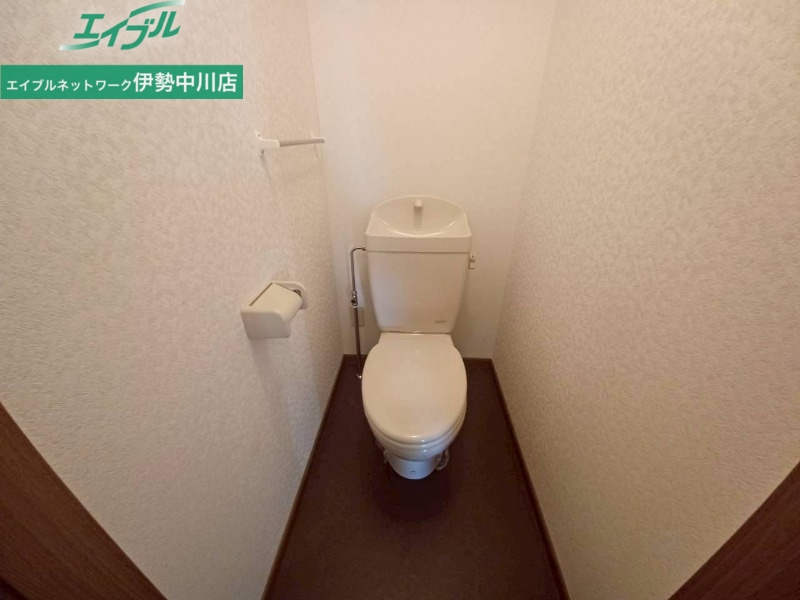 トイレ　別部屋反転参考写真です