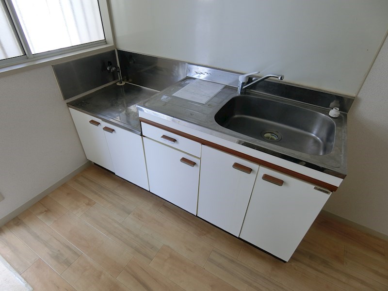 キッチン　※以下他号室参考写真です。