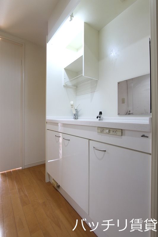 キッチン　同型タイプの為、現状を優先致します。