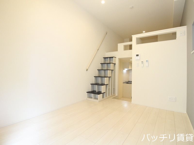 居室・リビング　同型タイプの為、現状を優先いたします。