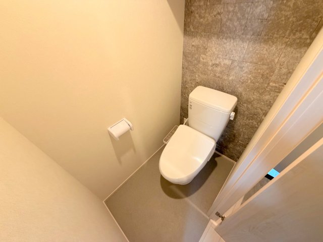 トイレ　綺麗なトイレにはウォシュレット標準装備です。