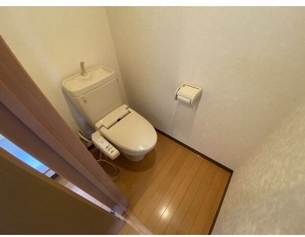 トイレ　落ち着いた色調のトイレです♪