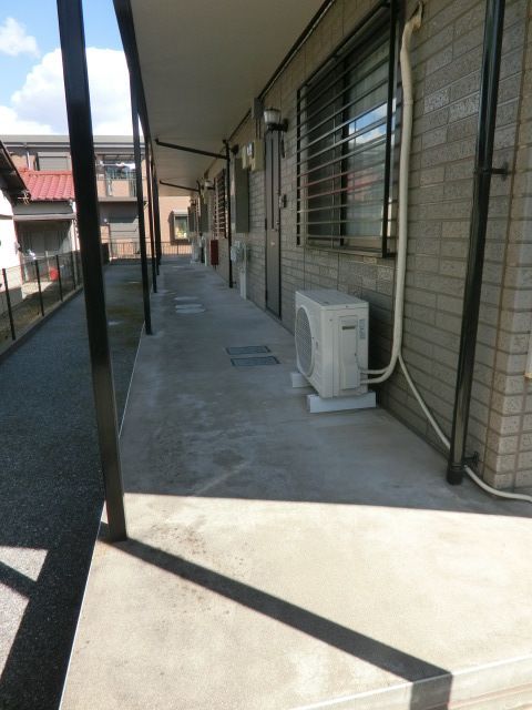 エントランス　こちらのお部屋へ！