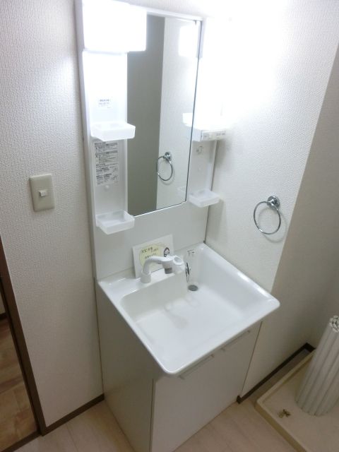洗面設備　欠かせない独立洗面台です。