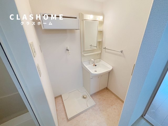 洗面設備　同物件の別部屋になります。
