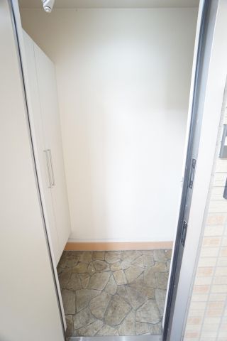 玄関　※同物件・同タイプの写真です。