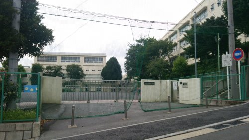 小学校　横浜市立田奈小学校（小学校）まで550m