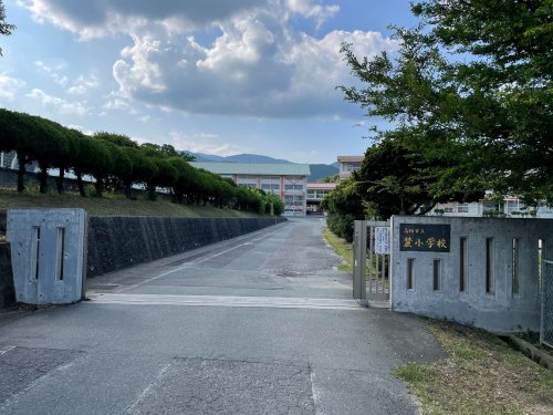 小学校　鳥栖市立麓小学校（小学校）まで945m