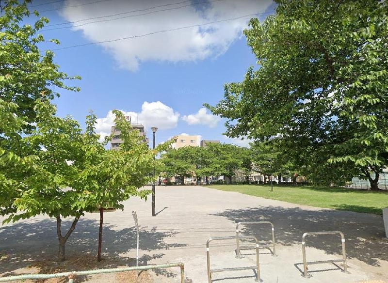 公園　花保グランド（公園）まで400m