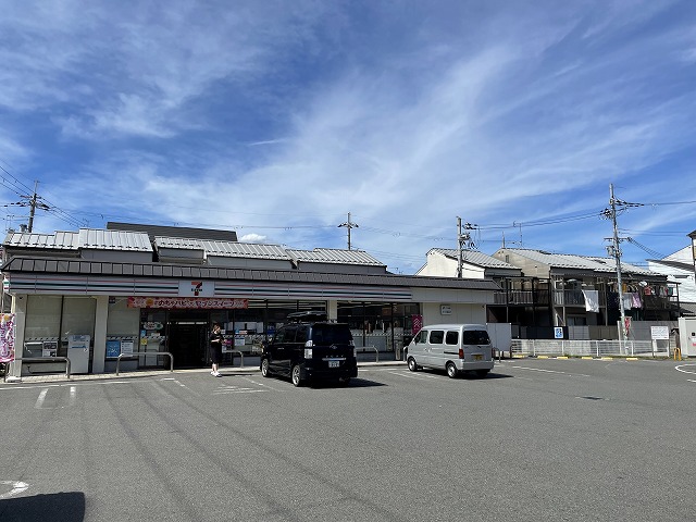コンビニ　セブンイレブン 京都梅津店（コンビニ）まで558m