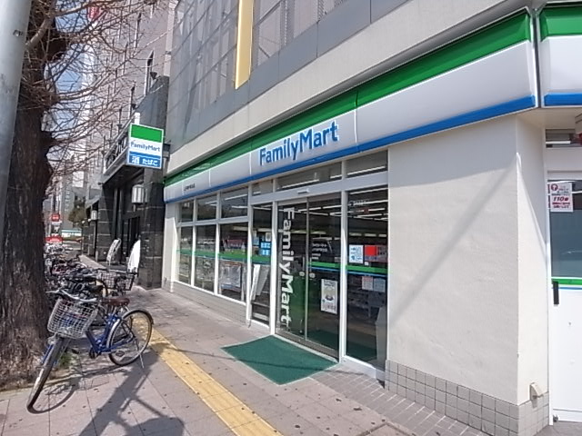 コンビニ　ファミリーマート（コンビニ）まで284m
