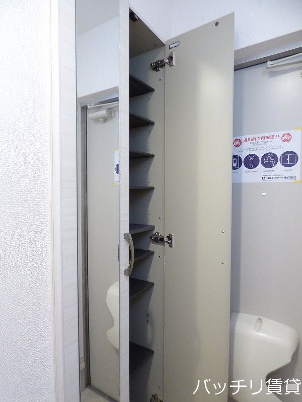 玄関　別部屋の為現状優先