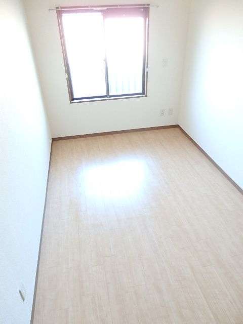 その他部屋・スペース　玄関側の洋室です♪