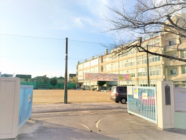 小学校　川口市立上青木小学校（小学校）まで550m