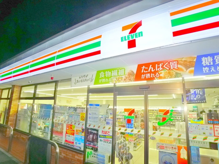 コンビニ　セブンイレブン（コンビニ）まで440m