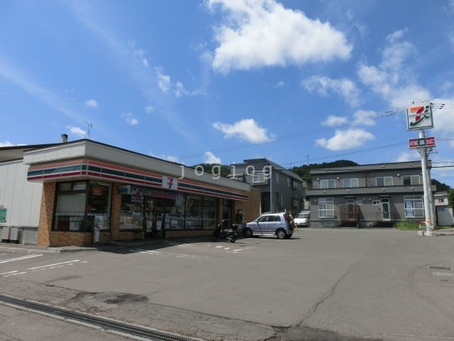 コンビニ　セブンイレブン札幌川沿12条店（コンビニ）まで28m