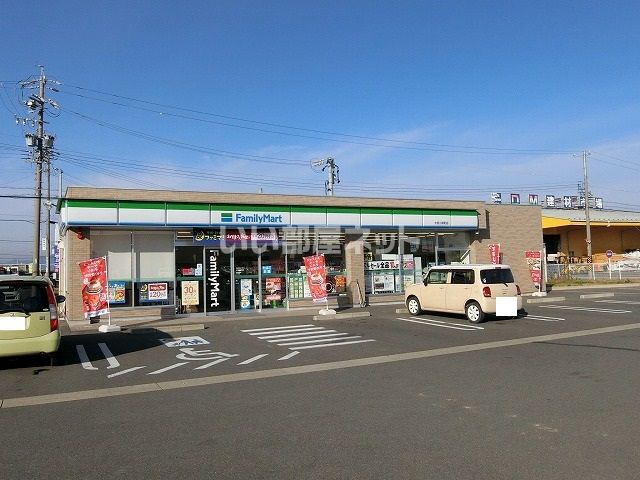 コンビニ　ファミリーマート 大垣小泉町店（コンビニ）まで558m
