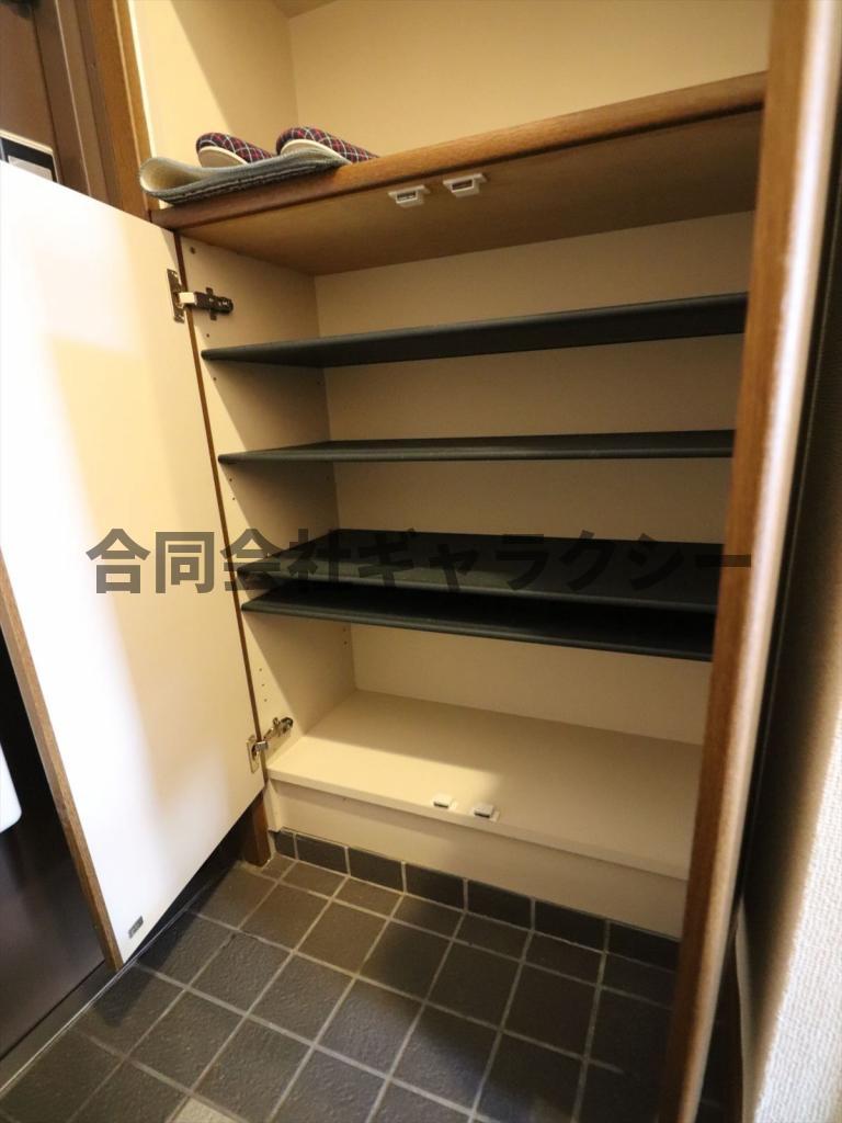 玄関　シューズボックス