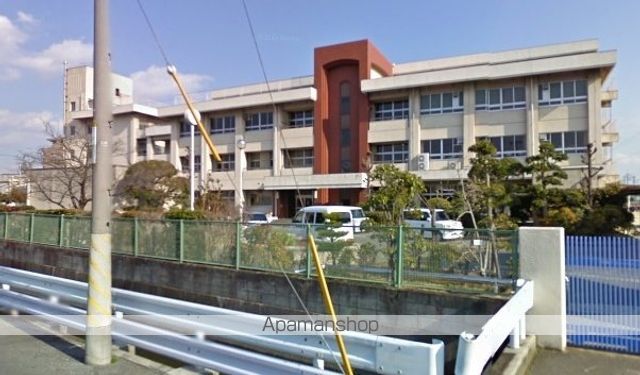 小学校　岡山市立芳明小学校（小学校）まで627m