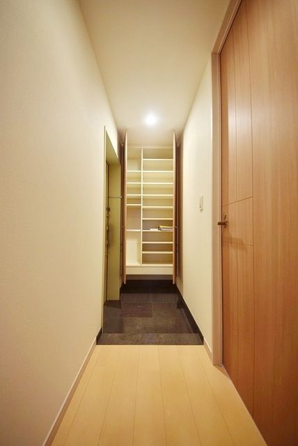 コンフォリア大宮の玄関写真