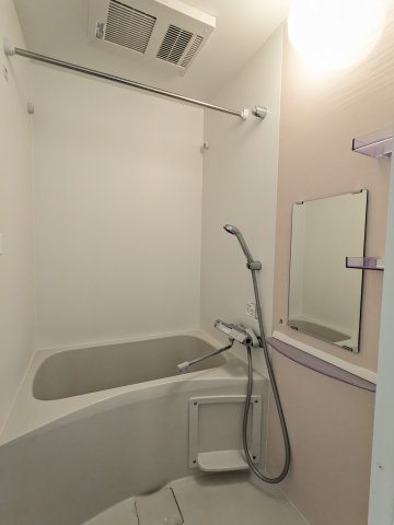 クレストタップ神戸湊町ノアールの風呂写真