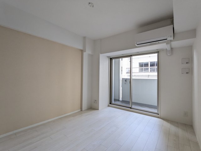 クレストタップ神戸湊町ノアールの居間写真