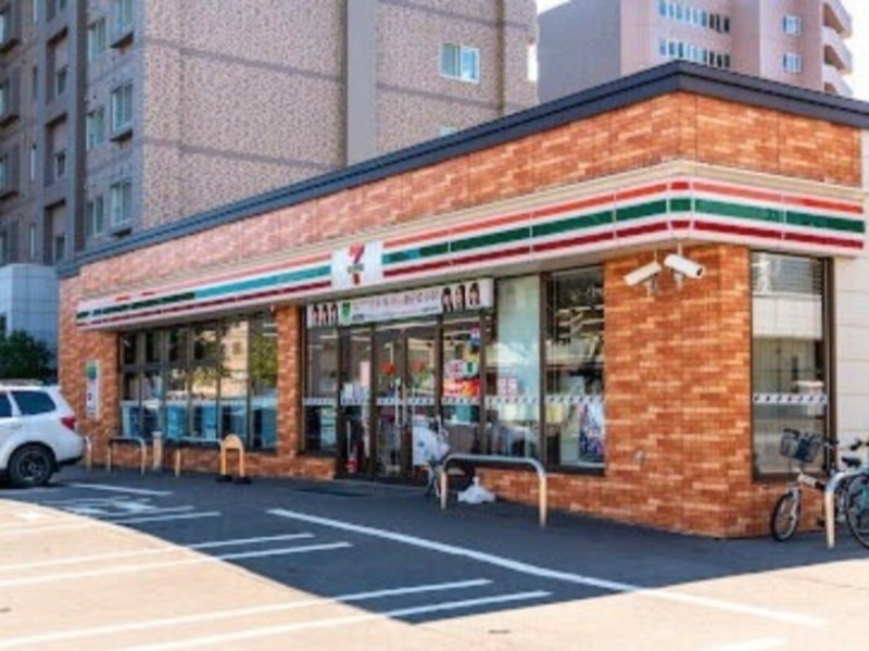 コンビニ　セブンイレブン札幌北21条東15丁目店（コンビニ）まで165m