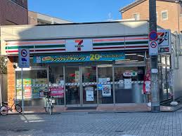 コンビニ　セブンイレブン足立日ノ出町店（コンビニ）まで438m