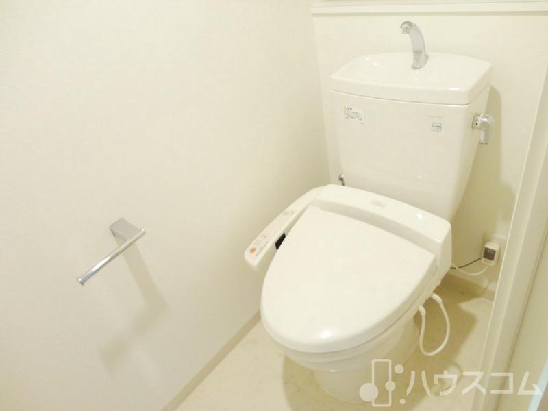 トイレ　ペーパーホルダーにセンスが光る。