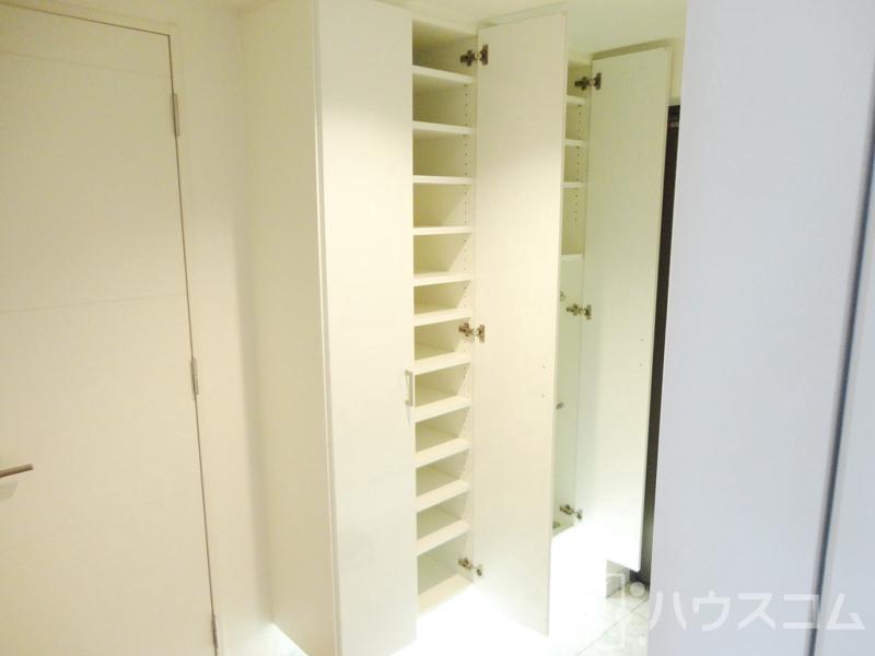 玄関　玄関入ってまずここに感動します。