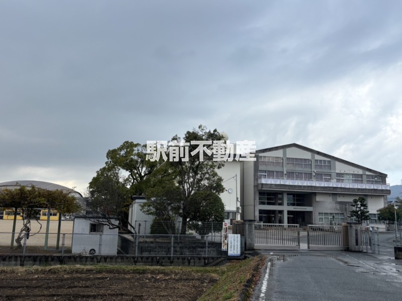 小学校　中牟田小学校（小学校）まで700m