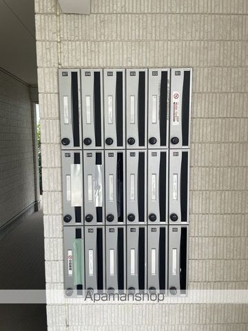 小田急線 喜多見駅 徒歩8分 3階建 築9年の外観写真