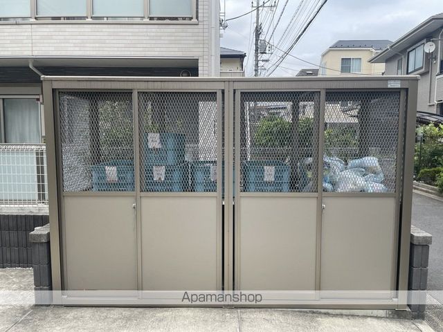 小田急線 喜多見駅 徒歩8分 3階建 築9年の外観写真